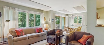 Ski-in/ski-out condo w/ balcony, mountain & valley views, grill, pool, fireplace