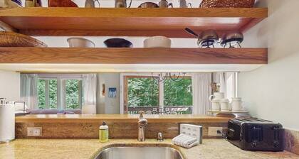 Ski-in/ski-out condo w/ balcony, mountain & valley views, grill, pool, fireplace