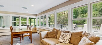 Four Season Condo: seasonal pool, ski, golf & hike