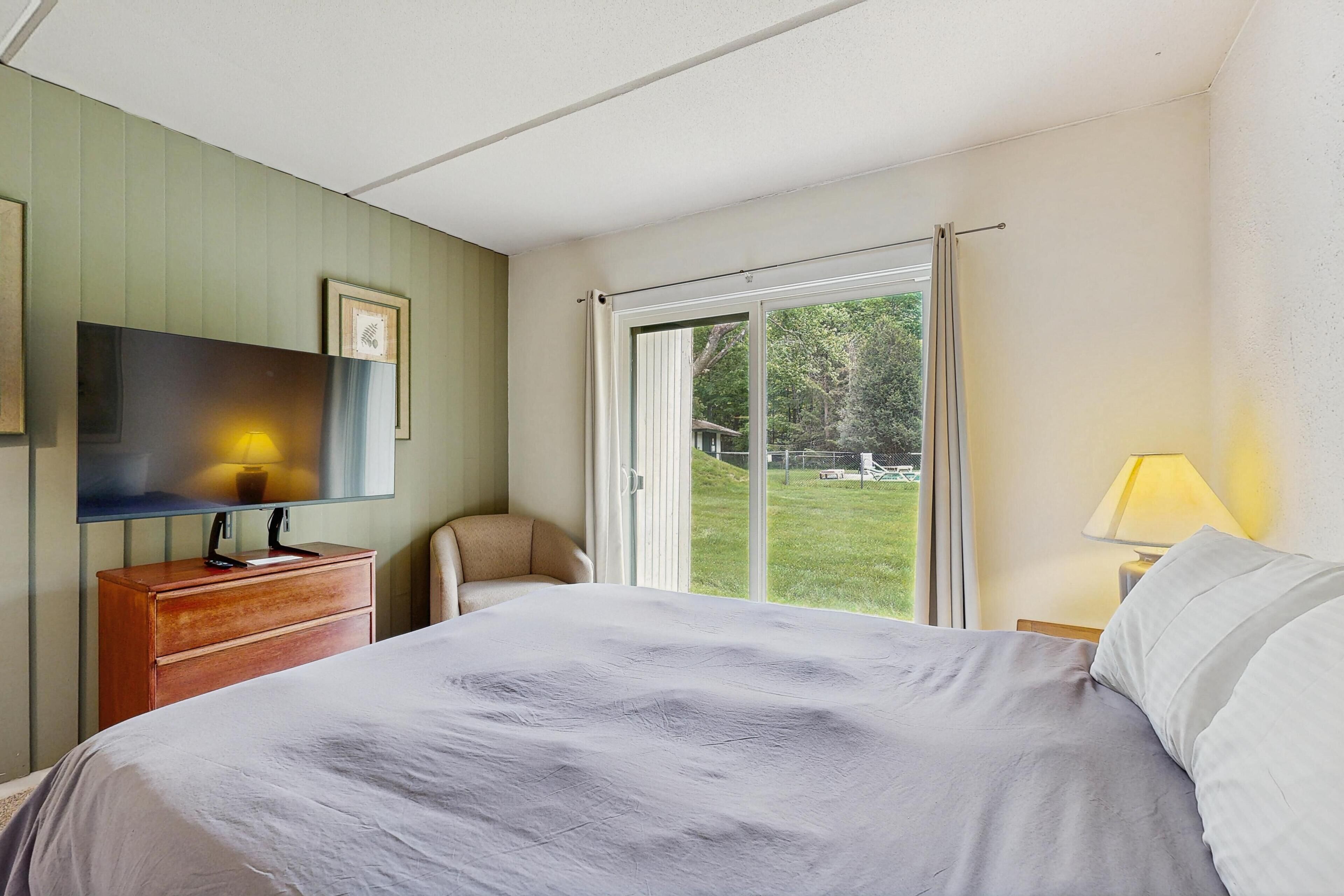 Iron/ironing board, free WiFi, bed sheets