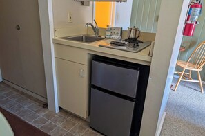 Microwave, oven, stovetop, coffee/tea maker
