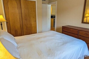 Iron/ironing board, free WiFi, bed sheets