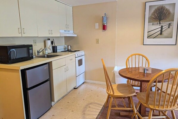 Microwave, oven, stovetop, coffee/tea maker