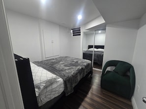 2 chambres, fer et planche à repasser, Wi-Fi, draps fournis