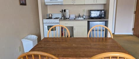 Microwave, oven, stovetop, coffee/tea maker