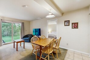 Dining - Four Season Condo:  ski, hike, mountain bike & seasonal pool (Warren)