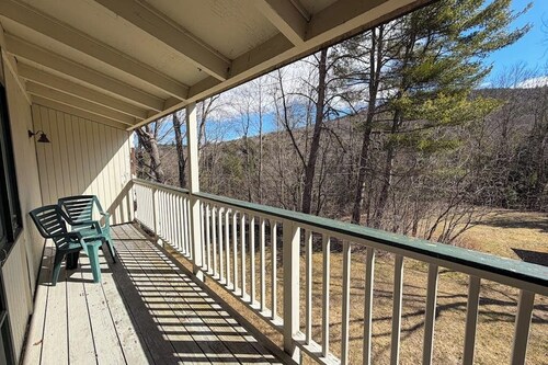 Four Season Condo:  seasonal pool, ski, hike, bike & golf