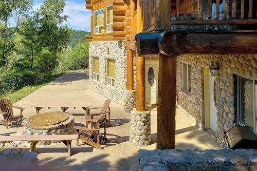Beautiful Riverfront Log Cabin with Mountain Views, Firepit, and Gas Grill