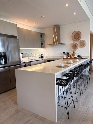 Coffee/tea maker, fridge, microwave, oven - 3BR Oasis w/ Private Pool in Playacar for 8 (Playa Del Carmen)
