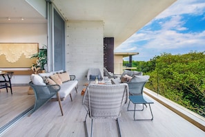 Terrace/patio - 3BR Oasis w/ Private Pool in Playacar for 8 (Playa Del Carmen)