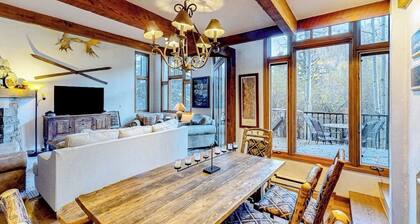 Mountain view condo with hot tub, steps from gondola & Mountain Village