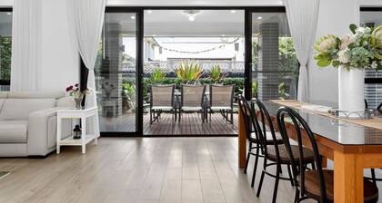 Elegant Mansion in Lightsview | By Host Solutions