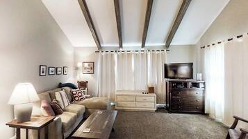 TV, fireplace, stereo