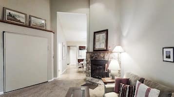 TV, fireplace, stereo