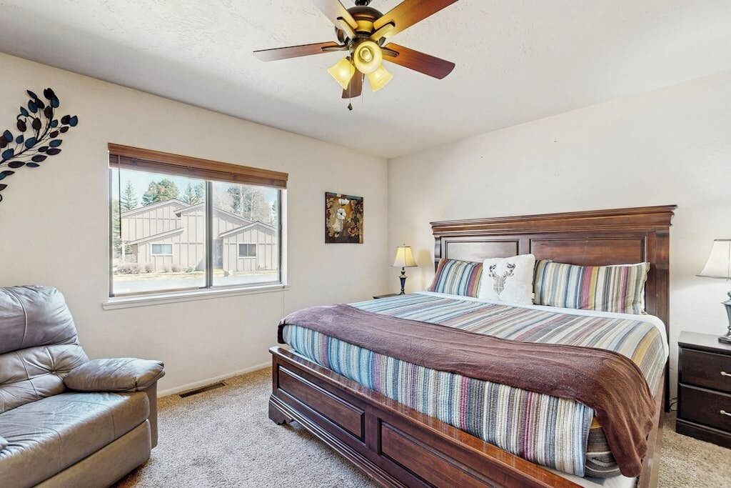 3 bedrooms, WiFi (free), bed sheets