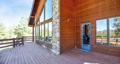Dog-friendly cabin with large yard, wood stove, grill & mountain views