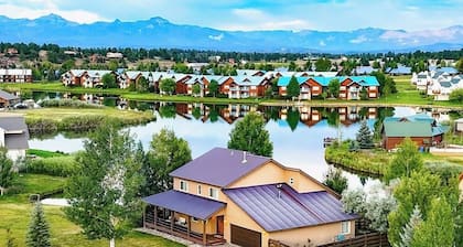 Charming home with incredible views, lake access, fast WiFi, two kayaks, & W/D