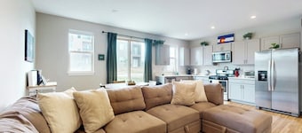 Stylish, dog-friendly retreat with grill & washer/dryer - near skiing & hiking