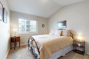 Iron/ironing board, free WiFi, bed sheets