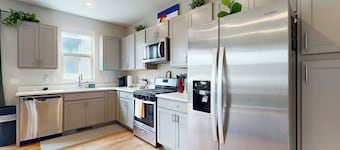 Stylish, dog-friendly retreat with grill & washer/dryer - near skiing & hiking