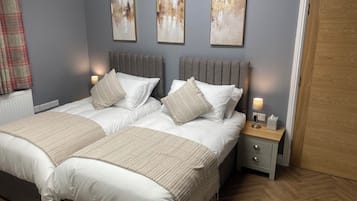 3 bedrooms, iron/ironing board, WiFi, bed sheets