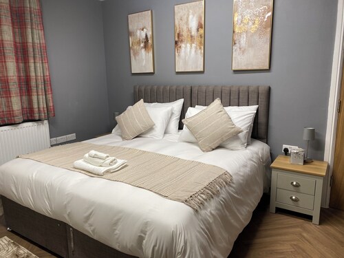 Three en-suite bedroom bungalow centrally located