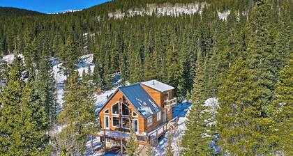 Secluded Mountain Cabin w/ Hot Tub, Fireplace & Stargazing Deck near Breck