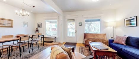 TV, fireplace, DVD player, books