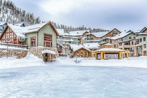 Exterior - Inviting ski-in/ski-out condo hot tub, gas fireplace, and firepit (Winter Park)