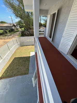 Terrace/patio - House 1 minute from the beach with 5 bedrooms, ideal for families and friends. (Laguna)