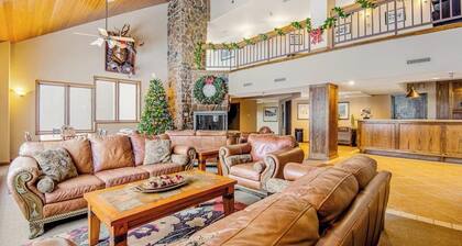 Lovely Studio Home w/Shared Hot Tub & Pool + Free WiFi/Game Room/Ping-Pong Table