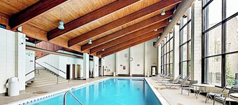 Comfy condo with balcony, fireplace, hot tub, & pool - near Keystone Resort