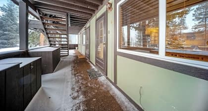 Dog-friendly condo near the slopes with W/D - pool, hot tub & volleyball