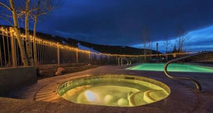Cozy Studio wiith Shared Pool, Hot Tub, Sauna & Gym - Walk to the Slopes