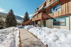 A wooden building with a balcony, snow on the ground, and a clear sky. - Studio with updated interior, fireplace & W/D - Vail Village bus access (Vail)
