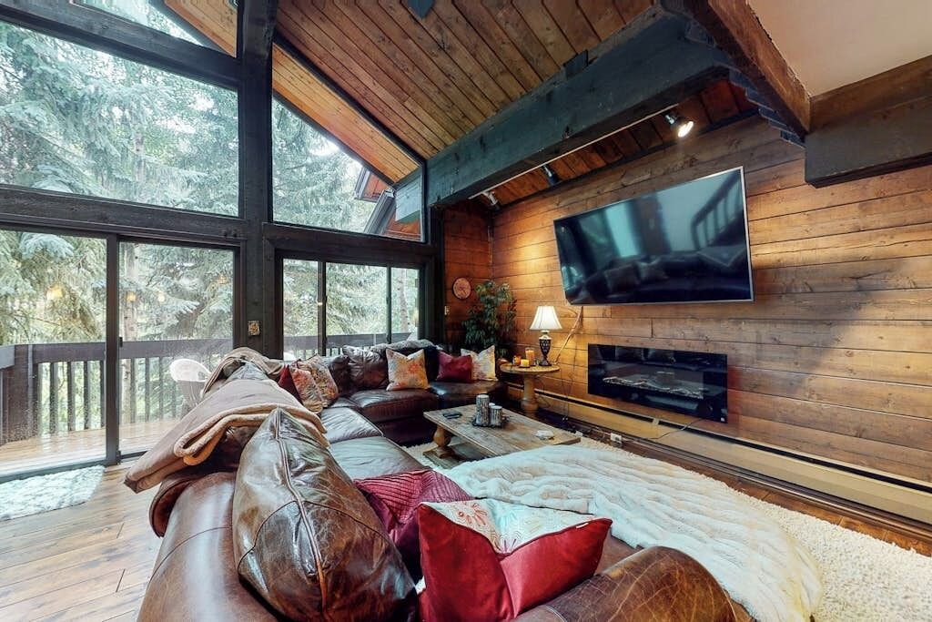 Televisión y chimenea 