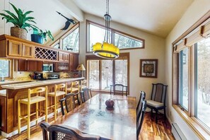 Unclassified image, 4 of 23, button - Charming house with full kitchen, fast wifi, deck, hot tub & great location (Silverthorne)