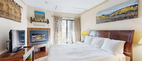2 bedrooms, iron/ironing board, travel crib, free WiFi