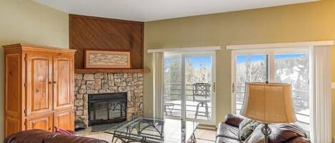 TV, fireplace