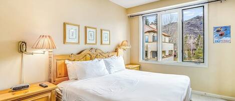 2 bedrooms, iron/ironing board, travel crib, free WiFi