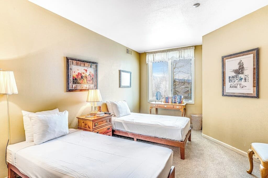 Iron/ironing board, travel crib, free WiFi, bed sheets