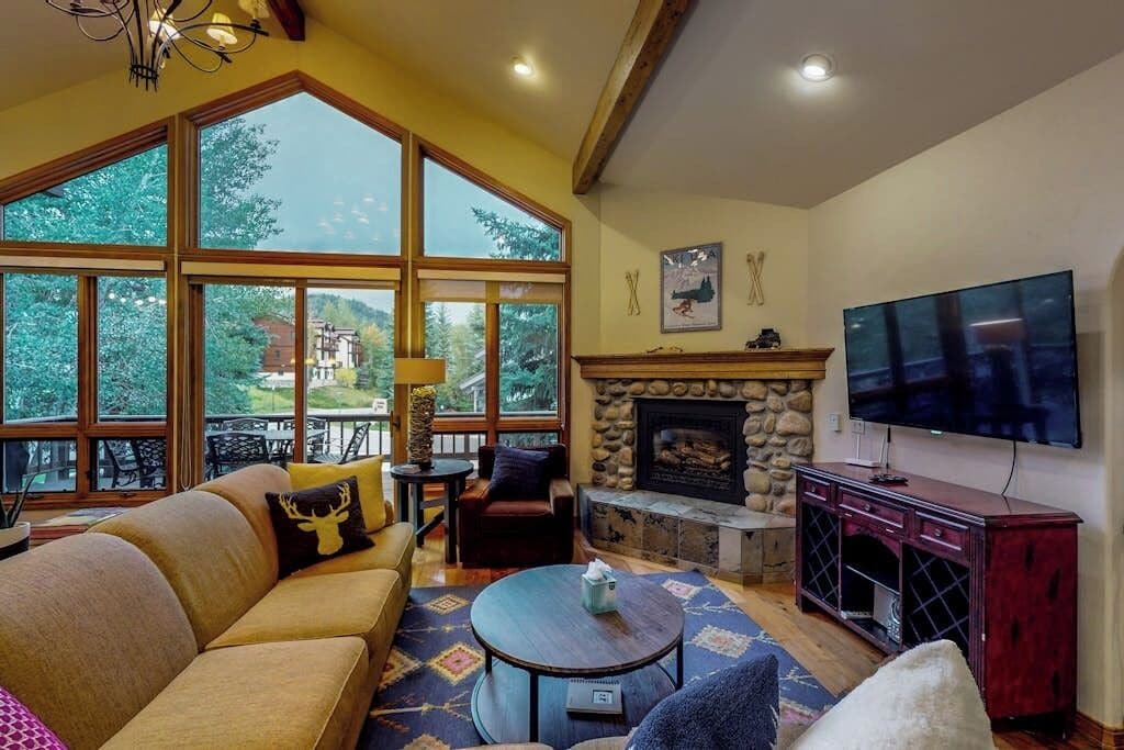 Three-story Townhouse Near The Mountain W/private Hot Tub - Steamboat Springs, CO