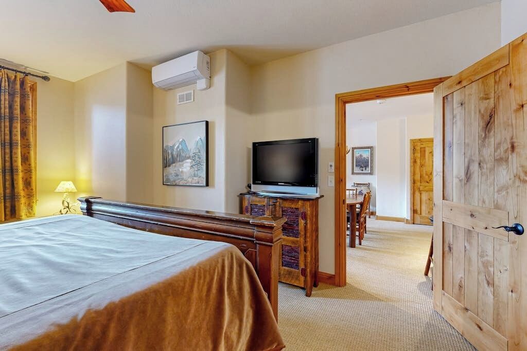 Bügeleisen/Bügelbrett, Reisekinderbett, kostenloses WLAN, Bettwäsche