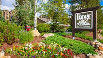 A sign for 'The Lodge at Steamboat' with a garden in the foreground.