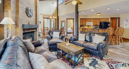 Top-floor Steamboat Springs condo near gondola with pool & hot tubs