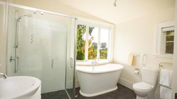 Suite Superior, patio, pemandangan kebun anggur | Kamar mandi