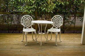 Superior Suite, Patio, Vineyard View | Outdoor dining - Margrain Vineyard Villas (Martinborough)