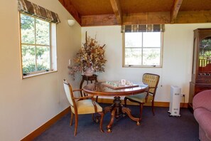 Superior Suite, Valley View | Dining - Margrain Vineyard Villas (Martinborough)