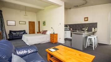 Superior Suite, Patio, Vineyard View | WiFi (free)