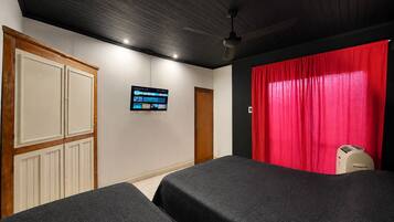 5 habitaciones, tabla de planchar con plancha, wifi y ropa de cama
